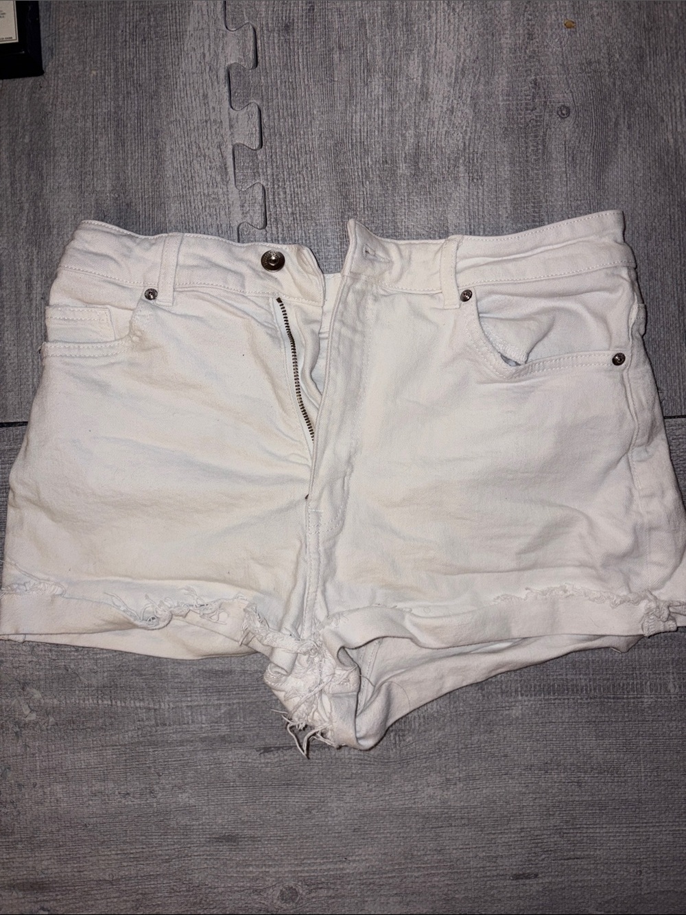 H&M Divided White Women’s Denim Shorts - Classic High-Rise Cut